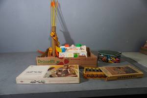 lot 29 image: Toys-Quiver and arrows, Tunephone