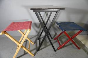 lot 38 image: Table stoolcamp chairs