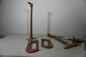 lot 41 image: Drill press parts, shoe lasp, C clamps
