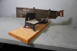 lot 80 image: Cast Iron Mitre box & saw