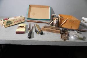 lot 82 image: Cast jump rope,hammer, snips, sharpeners
