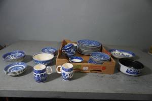 lot 89 image: Blue Japanese Dishes