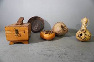 lot 91 image: Shoe polish kit, basket, hanging bird house