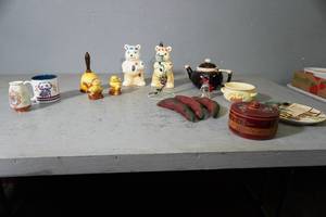 lot 108 image: Lexox Crystal Bell, tea pot, bears etc