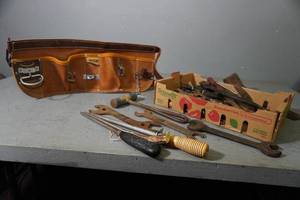 lot 132 image: Carpenters apron, wrenches & tools