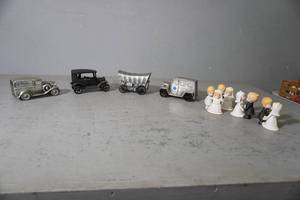 lot 135 image: Cast Banks & PM Figurines