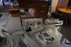 lot 1 image: Pfaff Sewing Machine & Cabinet
