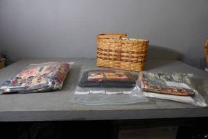 lot 11 image: Two quilts wprecut pieces & quilt face