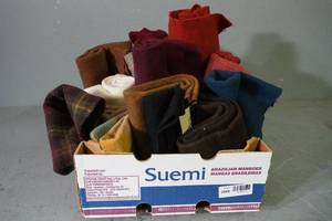lot 14 image: Assorted wool pieces