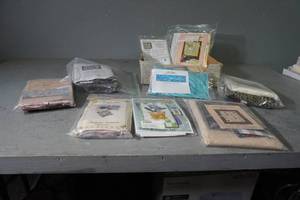 lot 21 image: Variety of wall hanging kits