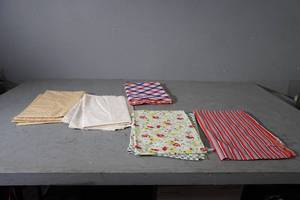 lot 27 image: A variety of fabric lengths & color prints