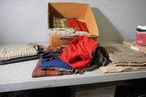 lot 38 image: Large box many wool lengths