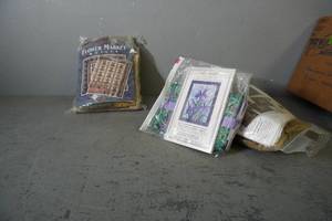 lot 78 image: 3 Kits-Flower market quilts, Iris Garden, Vintage