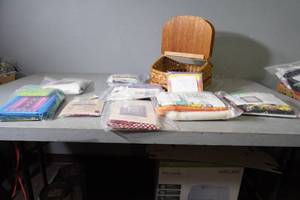 lot 80 image: Longaberger basket of table toppers, runners
