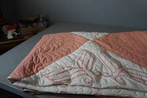 lot 87 image: Completed quilt wfloral back 98 x 76