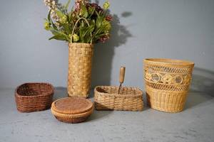 lot 128 image: Box of five small baskets