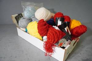 lot 133 image: Red specialty yarn & Worsted yard