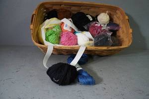 lot 135 image: Cotton variety yarnton Maisse, Blue linen yarn