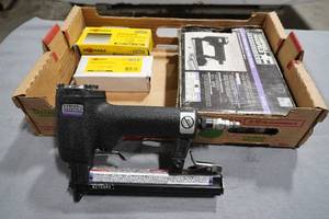 lot 226 image: Air stapler and staples