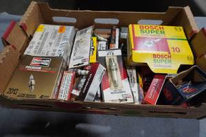 lot 227 image: Assorted spark plugs