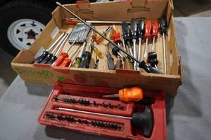 lot 236 image: Snap On screwdriver sets