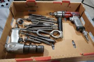 lot 237 image: Snap On air drill and CP air chisel & bits