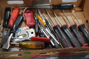 lot 240 image: Snap On Chisel & hooks, misc tools