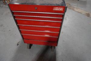 lot 255 image: Snap On Tool chest on large casters &amp vise-new top in box