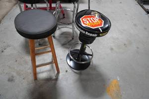 lot 258 image: Monroe adjustable spring loaded bar stool