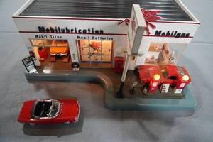 lot 269 image: Franklin Mint Mobil gas station light up diorama with extra gas pumps and bulbs