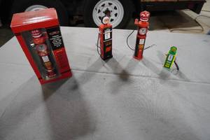 lot 283 image: Four mini gas pumps