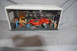 lot 292 image: Jaguar Repair Shop Diorama