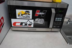 lot 308 image: Black & Decker Microwave oven