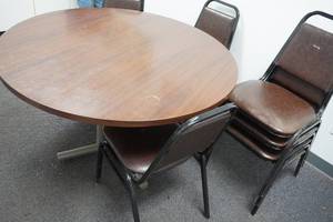 lot 309 image: Dinette table and six stacking chairs