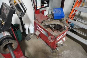 lot 2 image: Coats Rim Clamp 7065 AX Tire Changer