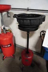 lot 18 image: Homemade oil receptacle