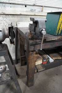 lot 24 image: Work Bench with vise 7 6 x 30