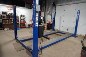 lot 25 image: BENDPAC 9000 # Four post car lift