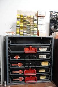lot 37 image: Grey cabinet wfive drawers & contents