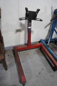 lot 72 image: Red Portable Engine stand