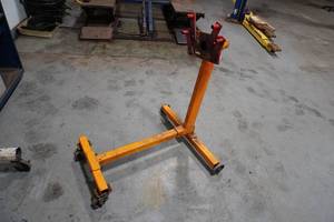 lot 75 image: Yellow Portable Engine stand