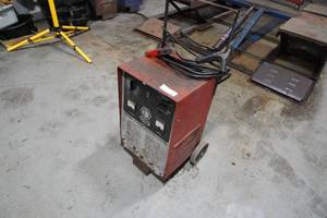 lot 81 image: Matco Battery charger  BC 80 WT