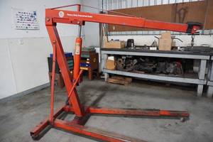 lot 85 image: HD Engine Hoist (Cherry Picker)