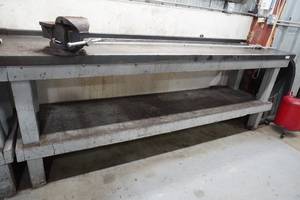 lot 90 image: 8 Work Bench with steel top & vise
