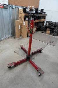 lot 93 image: Transmission Hoist
