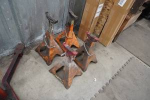 lot 95 image: 4) HD adjustable jack stands