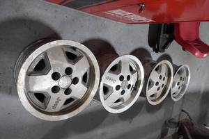 lot 118 image: 4) Aluminum Jeep rims 15