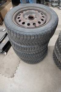 lot 120 image: 4) Hyundai tires 195-60 x 15 on rims