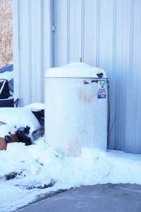 lot 331 image: Large barrel for drain oil 200 gal