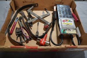 lot 171 image: Battery tools and tester
